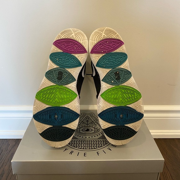 Nike Kyrie 5’s “black magic” color way. Size 12 Men’s - Picture 4 of 6